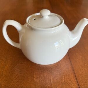 Price and Kensington white 🫖 teapot